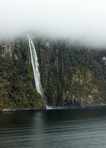 新西兰米尔福德州海洋场景蓝色地标岩石风景旅行晴天悬崖冒险图片