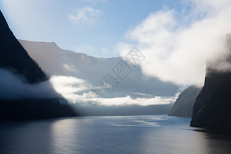 新西兰米尔福德州天空悬崖顶峰海洋山脉旅行反射海岸线岩石蓝色图片