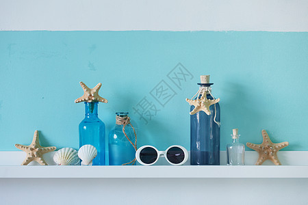 夏季内装饰瓶子房间海滩旅行静物木头玻璃收藏假期贝壳图片