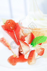 草莓芝士蛋糕美食绿色红色奶油状餐厅糕点盘子熟食宏观甜点图片