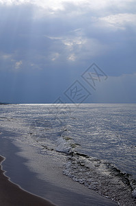 波罗的海风景 海 海和风暴云天空绿色蓝色海浪阳光风暴海景海滩光束海岸图片