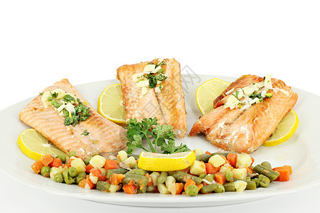海鲜鲑鱼部分和蔬菜图片