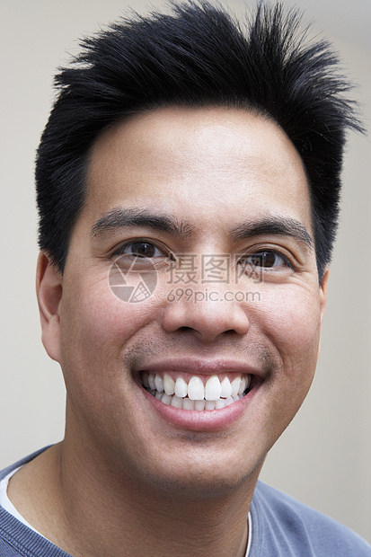 微笑的人肖像快乐中年表情热情影棚成人男子头肩黑发半身图片