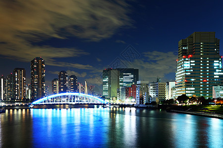 晚上东京天际海洋市中心景观墨田反射城市房子建筑学金属住宅图片