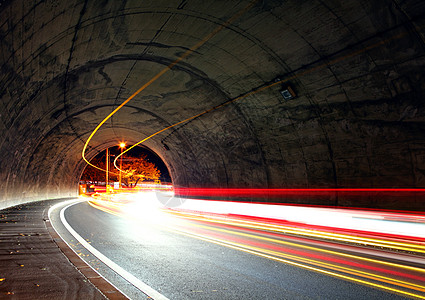 隧道的交通路线速度小路踪迹车道卡车场景建筑学灯光街道旅行图片