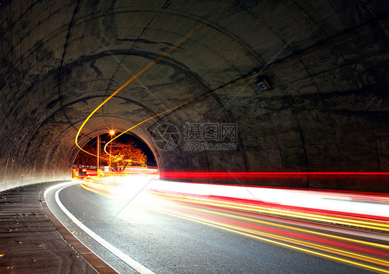 隧道的交通路线速度小路踪迹车道卡车场景建筑学灯光街道旅行图片