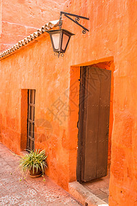 橙色大厅的木门 秘鲁阿雷基帕图片