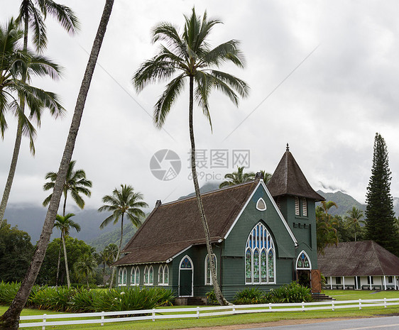 的传教教会薄雾棕榈建筑宗教树木大厅热带地标草地学校图片