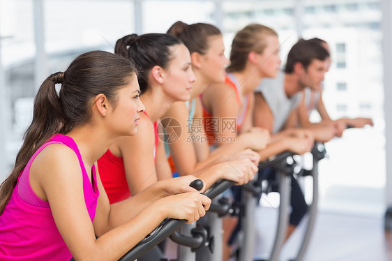 适合在轮转班打工的人器材活动健身锻炼班级娱乐健身室自行车护理男性图片