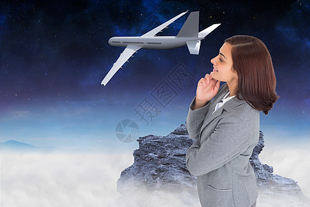 微笑 深思熟虑的女商务人士的综合形象思维旅行飞行商业石头航空商务女士头发计算机图片