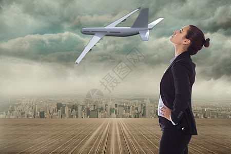 严肃的女商务人士形象综合图象飞机飞行棕色航空人士职业旅行多云公司商业图片