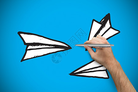 手握银笔的复合图象插图手臂飞机计算机数字蓝色涂鸦绘图写作乐趣图片