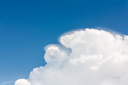蓝色天空中的云彩蓝天天堂太阳季节沉淀晴天天蓝色阳光云景气候图片