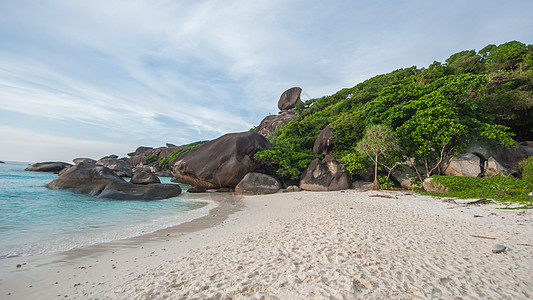 帆船在泰尔岛的Similan岛象征着赛米兰岛天空蓝天旅行图片