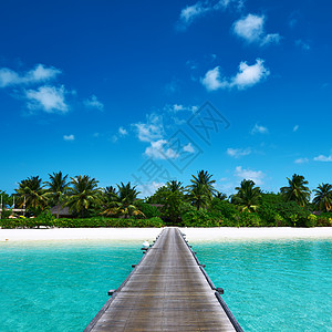 南怡岛美丽的海滩和码头假期海景酒店蓝色平台风景奢华天空海岸线旅行背景