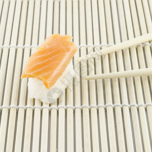 Sush 新鲜日本传统食品食物盘子奶油用餐海鲜美食鱼片文化饮食海藻图片