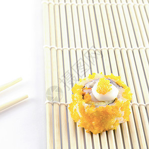 Sush 新鲜日本传统食品奶油美食海藻美味用餐寿司熏制小吃黄瓜午餐图片