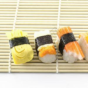 Sush 新鲜日本传统食品食物鱼片寿司海鲜用餐美味奶油熏制大豆饮食图片