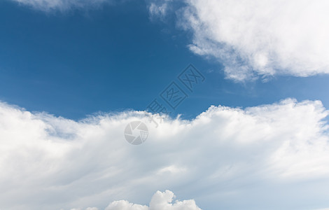 蓝色天空中的云彩天气天堂蓝天季节阳光晴天云景环境云雾气候图片