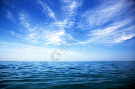 完美的天空和海洋之水海浪旅行蓝色反射太阳天气阳光地平线晴天热带图片