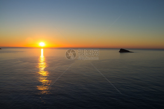 贝尼多姆日出海洋水平波浪海滩海岸支撑风景图片