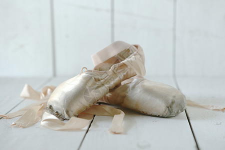 自然光中波角鞋演员足尖女性工作室舞蹈展示配饰鞋类音乐芭蕾舞图片