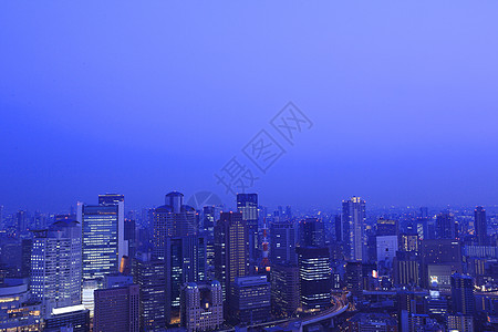 夜中大阪天线地标交通旅行商业游客观光风景办公室摩天大楼城市图片