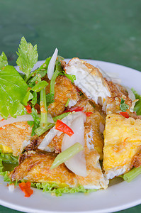 辣鸡蛋沙拉油炸美食盘子营养辣椒黄色绿色食物蔬菜叶子图片