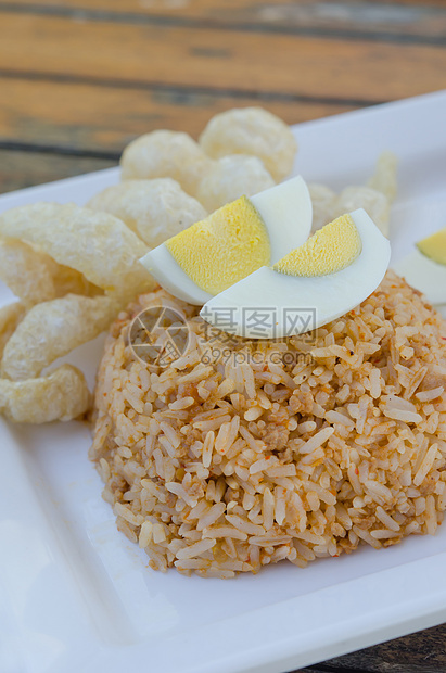 炒饭和鸡蛋绿色美食辣椒香料美味营养食物白色洋葱油炸图片