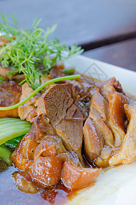 炖猪肉盘子美食酱油棕色食物图片