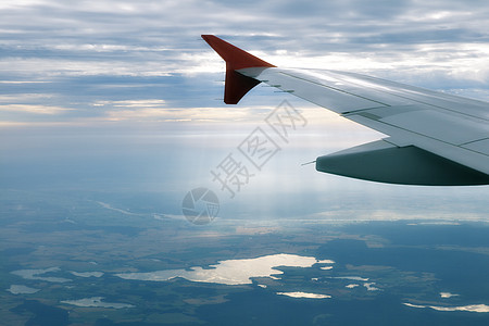 飞云湖从飞机上查看高度航班旅游运输太阳光线场景旅行空气航空喷射背景