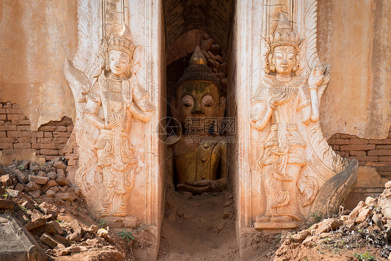 古老的缅甸佛教寺庙内佛像遗产宝塔佛塔历史吸引力建筑学精神地标艺术镶嵌图片