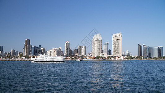 圣地亚哥湾码头假期风景游艇帆船建筑物海洋商务天空城市图片