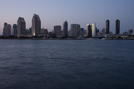 圣地亚哥湾全景海洋商务城市港口天空蓝天帆船景观建筑物图片