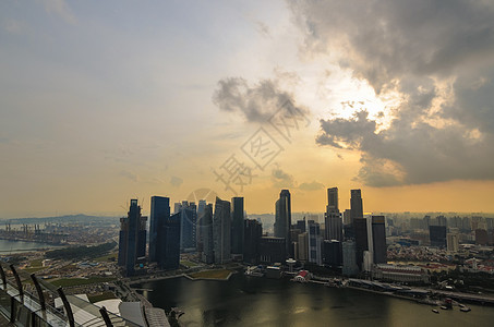 新加坡城市天际流水沙湾摩天大楼办公室建筑中心公司蓝色市中心月亮商业金融图片