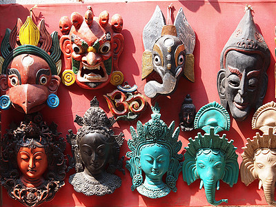 尼泊尔Bhaktapur市场展示的尼泊尔面罩图片