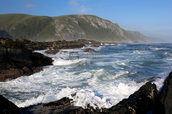 南非的沿海景点荒野蓝色海岸悬崖海洋气候阳光海浪旅行石头图片