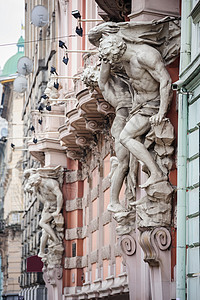 乌克兰Lvov Lviviv的建筑细节旅行男人艺术古董历史雕像地标阳台建筑学首都图片