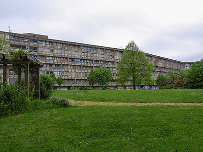 伦敦罗宾汉花园野兽派住房社论地标花园建筑杰作英语王国财产图片