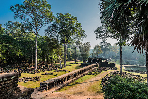 Baphuon 寺吴哥通柬埔寨考古佛教徒地标旅行地方宗教废墟目的地寺庙高棉语图片