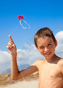 带着风筝的孩子图片