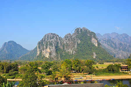 老挝Vang Vieng的景象村庄歌曲丛林旅游场景热带风景全景天空绿色图片