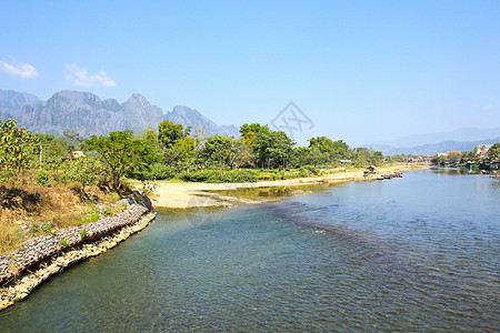 由老挝范维昂的宋河环绕村庄乡村假期旅行绿色森林旅游场景文化热带图片