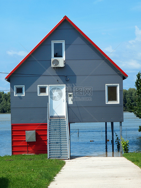 洪水洪涝市场建筑院子房子住宅蓝色车库窗户石头天空图片