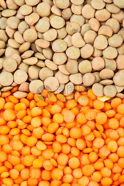 绿扁豆和红扁豆堆粮食棕色饮食绿色种子豆类扁豆红色宏观食物图片