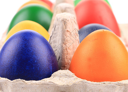 装满彩色鸡蛋的纸箱产品杂货盒子食物蛋壳市场母鸡生活椭圆形饮食图片