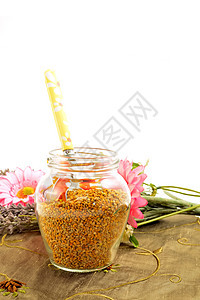 玻璃罐和勺子中的蜜花粉图片