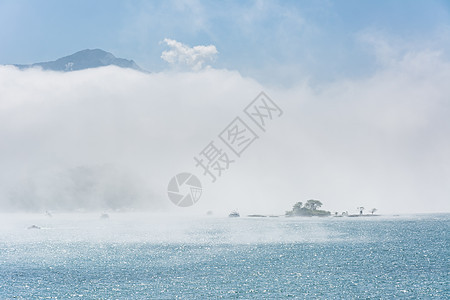 薄雾中的拉卢岛蓝色码头爬坡晴天天堂旅游风景月亮场景太阳图片