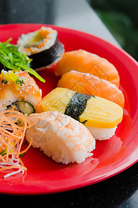 混合寿司海鲜盘子白色海苔美味食物海藻红色菜单图片