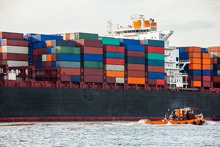 完全装满集装箱的港口集装箱船舶运输海港拖运运输车出口血管金属船运贮存货运图片